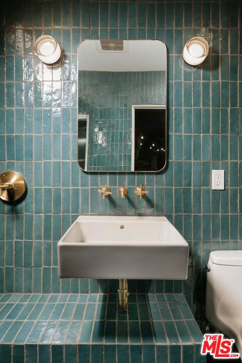 2015 Nichols Canyon Rd