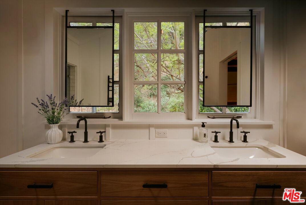 2015 Nichols Canyon Rd