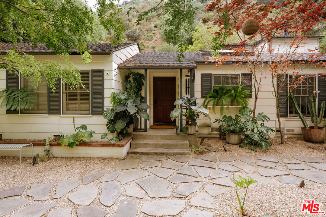 2015 Nichols Canyon Rd