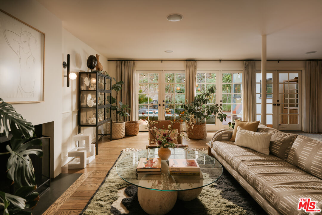 2015 Nichols Canyon Rd