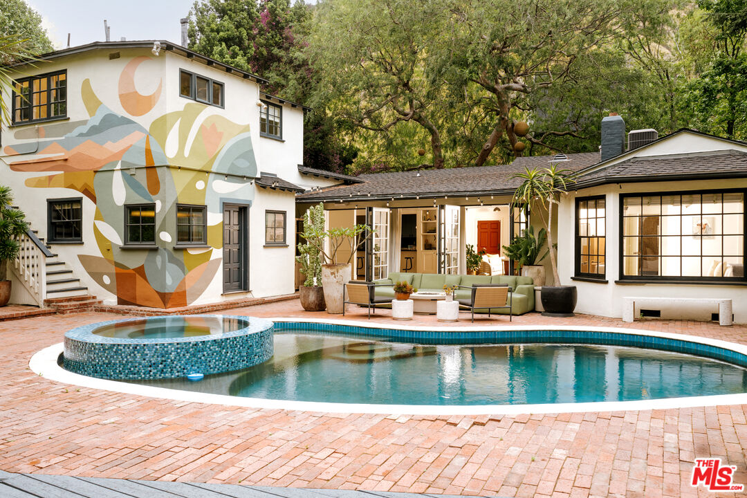 2015 Nichols Canyon Rd