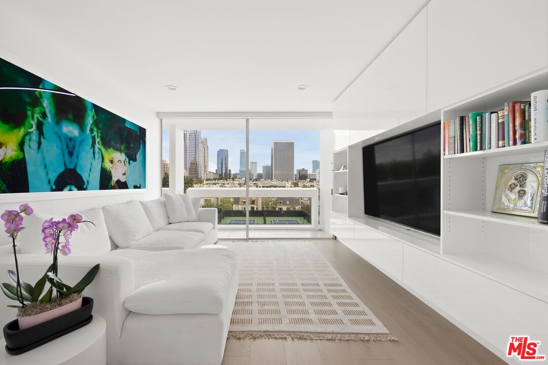 2222 Avenue Of The Stars Unit: 704