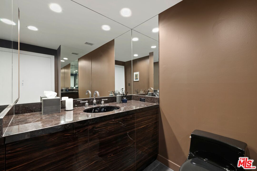 2222 Avenue Of The Stars Unit: 704