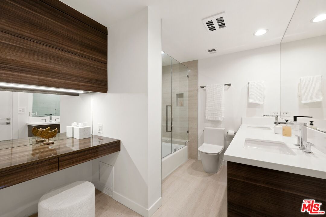 2222 Avenue Of The Stars Unit: 704