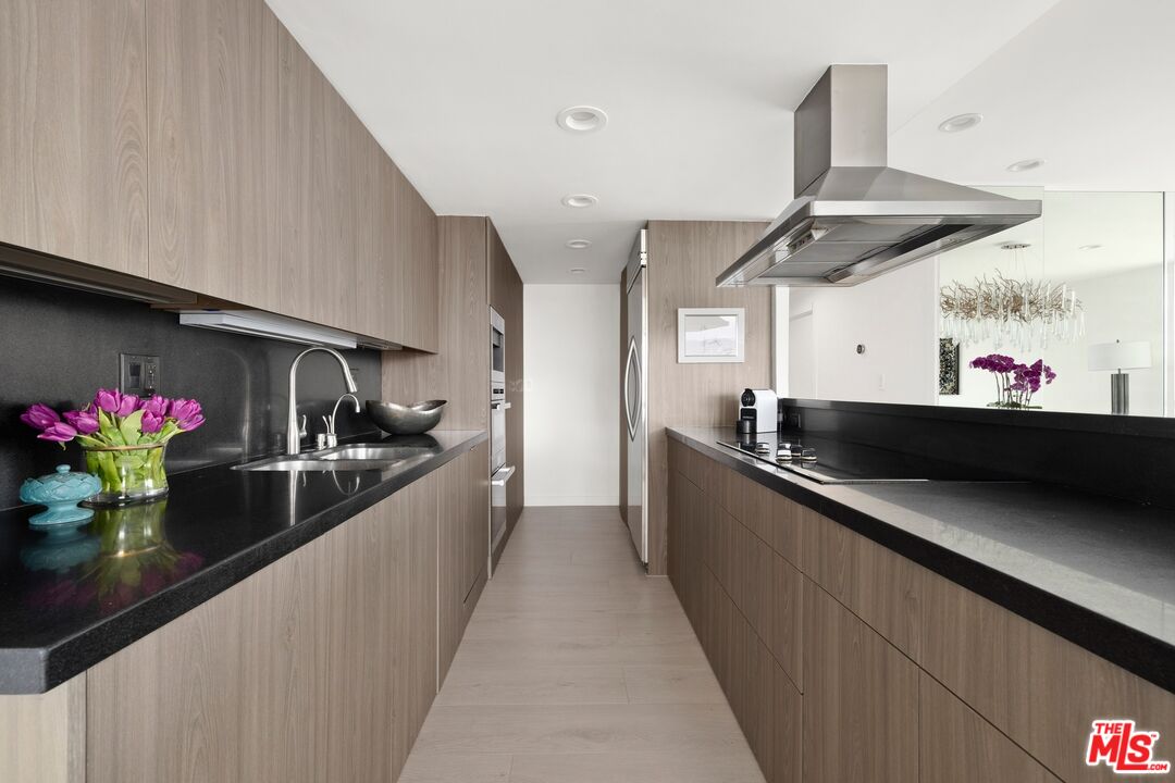 2222 Avenue Of The Stars Unit: 704