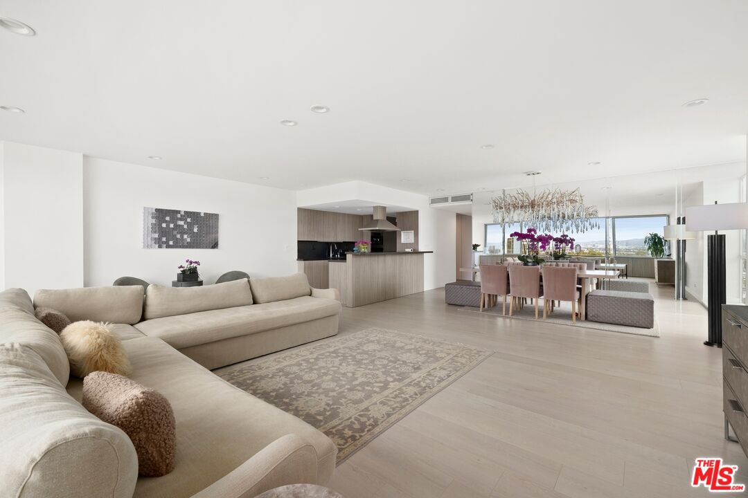 2222 Avenue Of The Stars Unit: 704