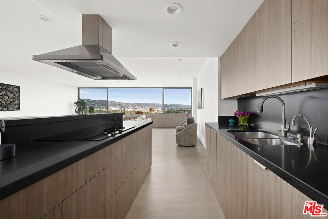 2222 Avenue Of The Stars Unit: 704