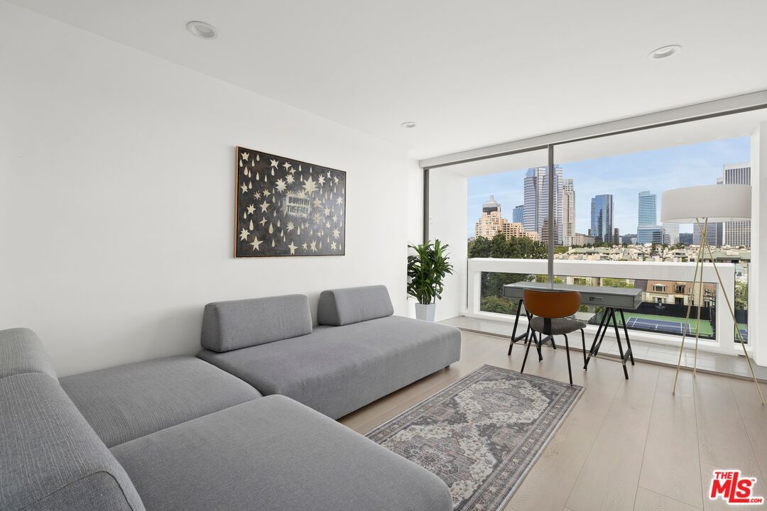 2222 Avenue Of The Stars Unit: 704