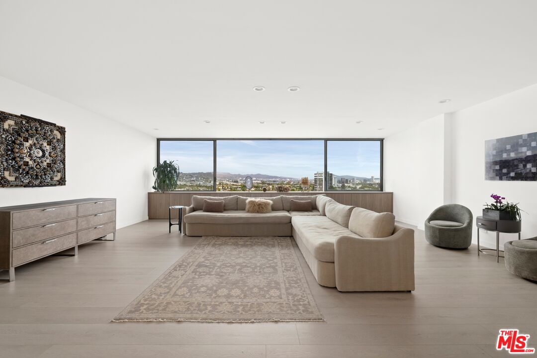 2222 Avenue Of The Stars Unit: 704