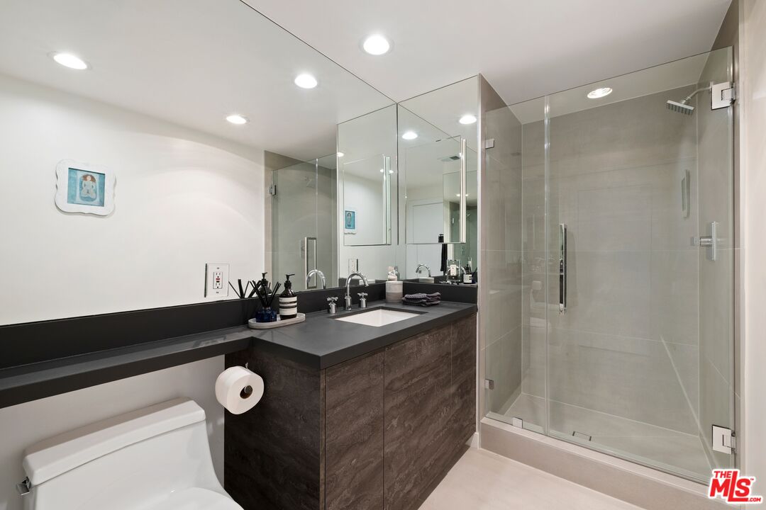 2222 Avenue Of The Stars Unit: 704