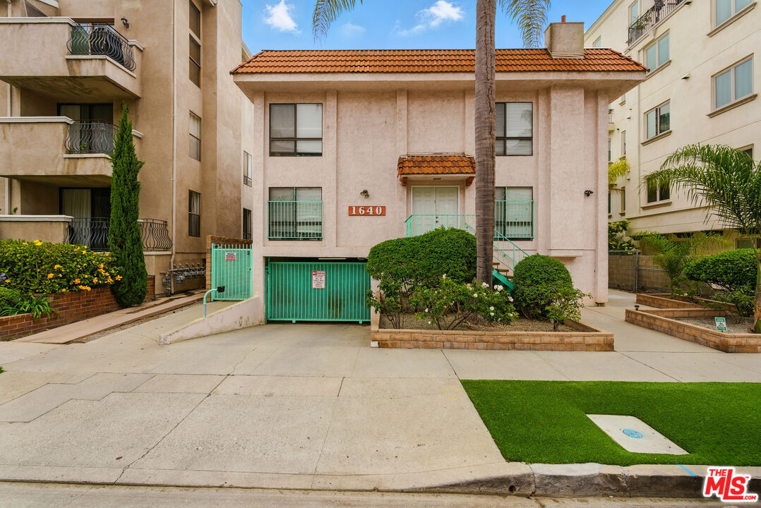 1640 S Bentley Ave Unit: 2