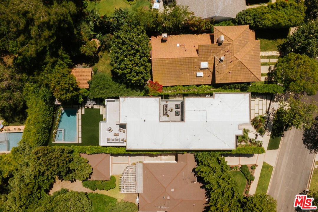 144 N Bowling Green Way
