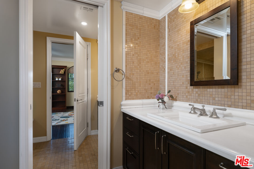 155 Cordova St Unit: 501