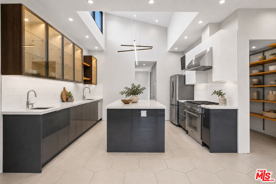 2412 Riverside Dr