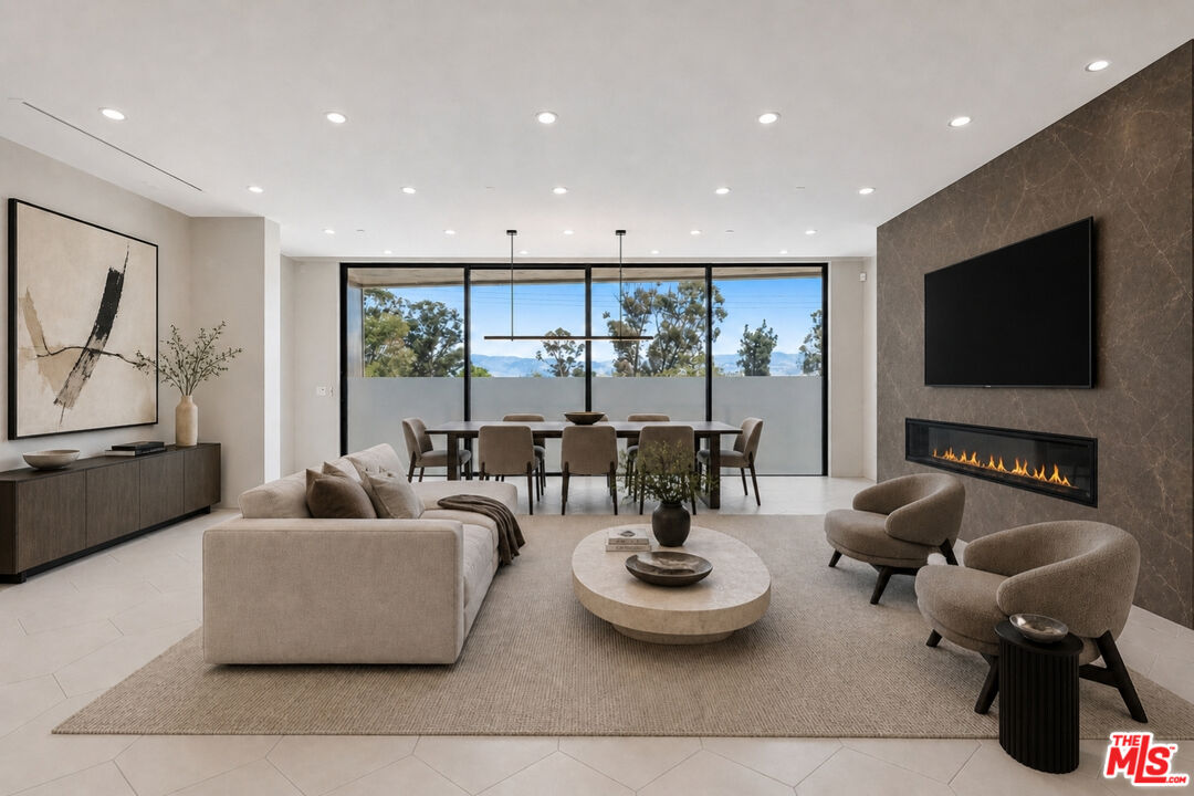 2412 Riverside Dr