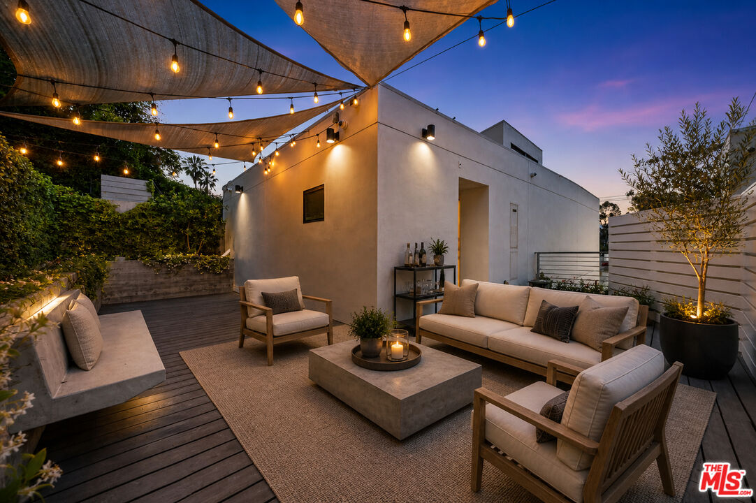 2412 Riverside Dr