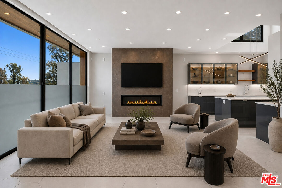 2412 Riverside Dr