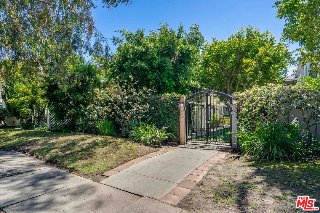 6512 W Olympic Blvd