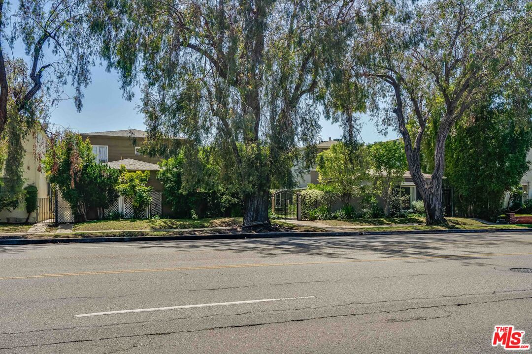 6512 W Olympic Blvd