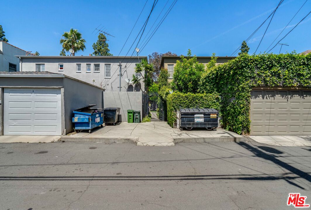 6512 W Olympic Blvd
