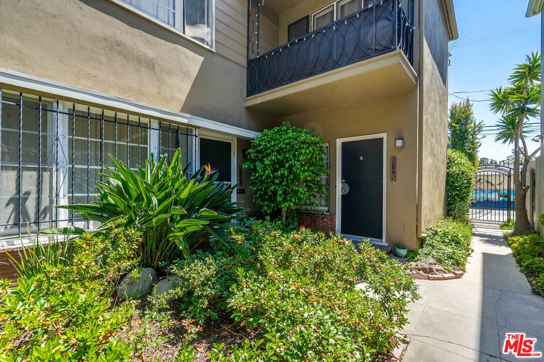 6512 W Olympic Blvd
