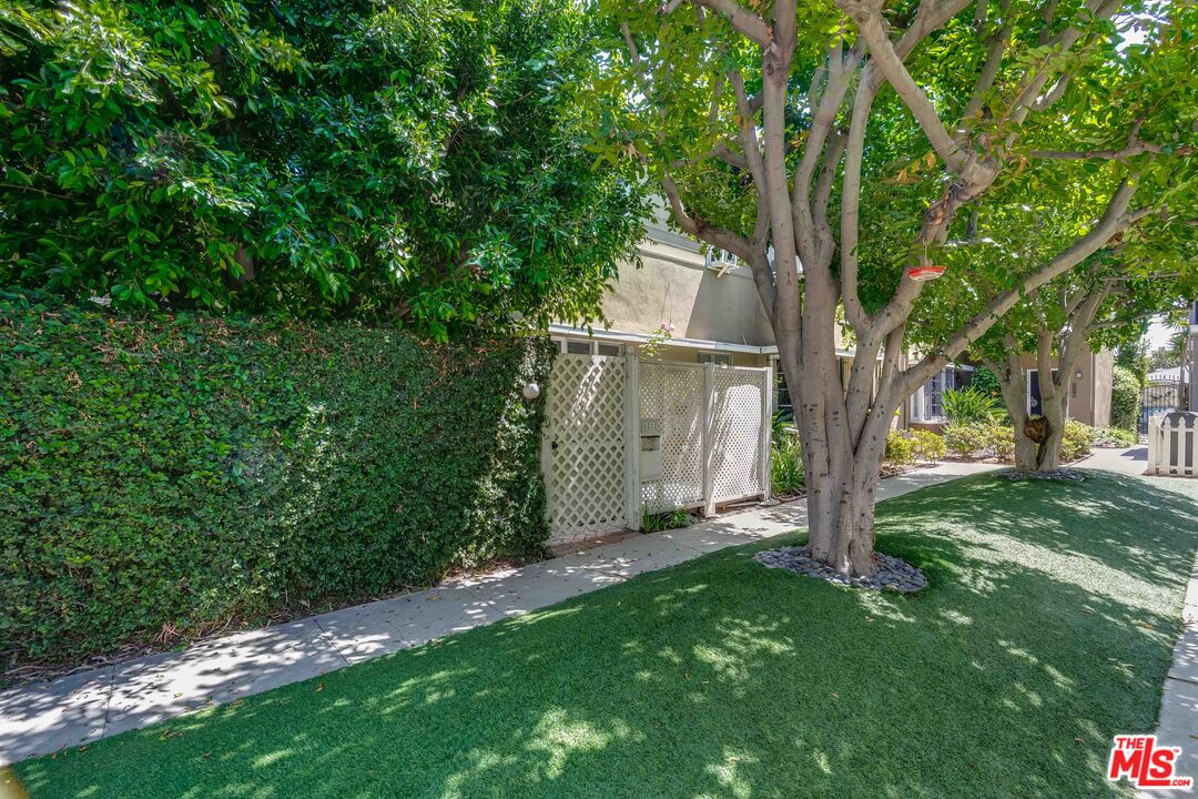 6512 W Olympic Blvd