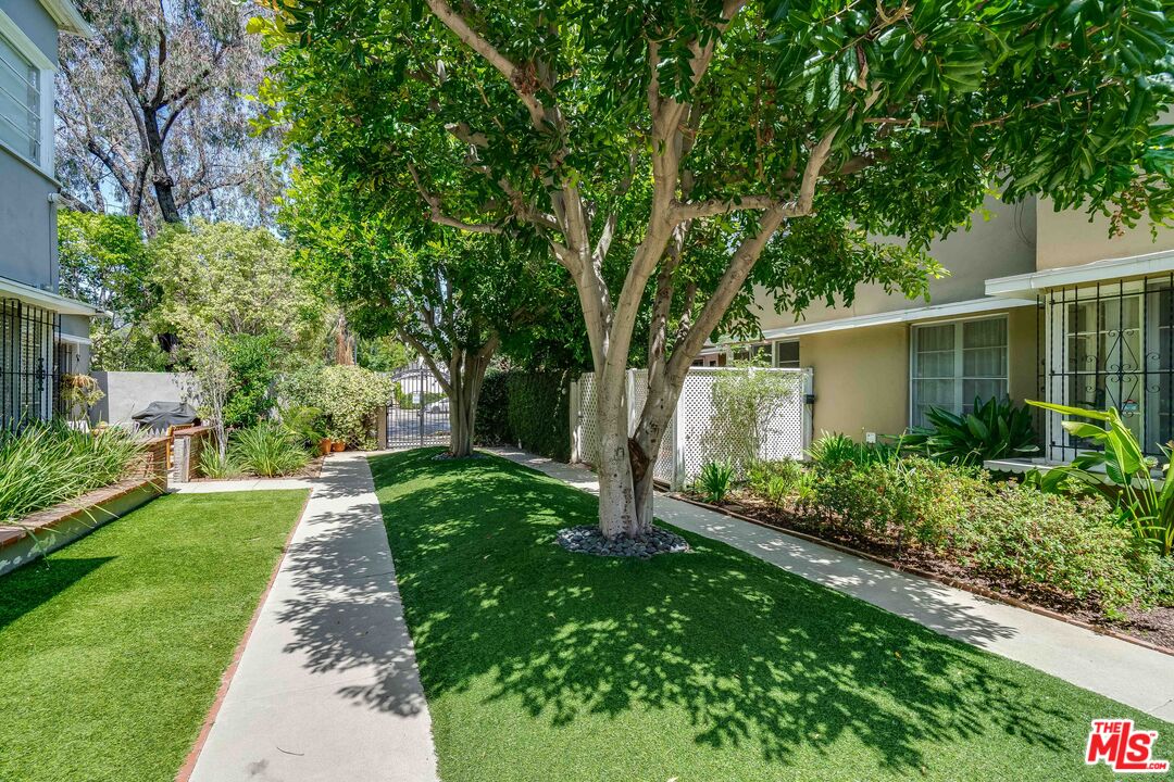 6512 W Olympic Blvd