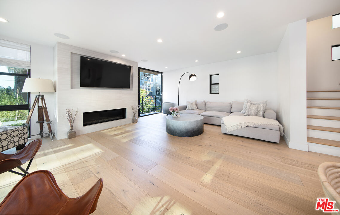 5317 Pacific Ave