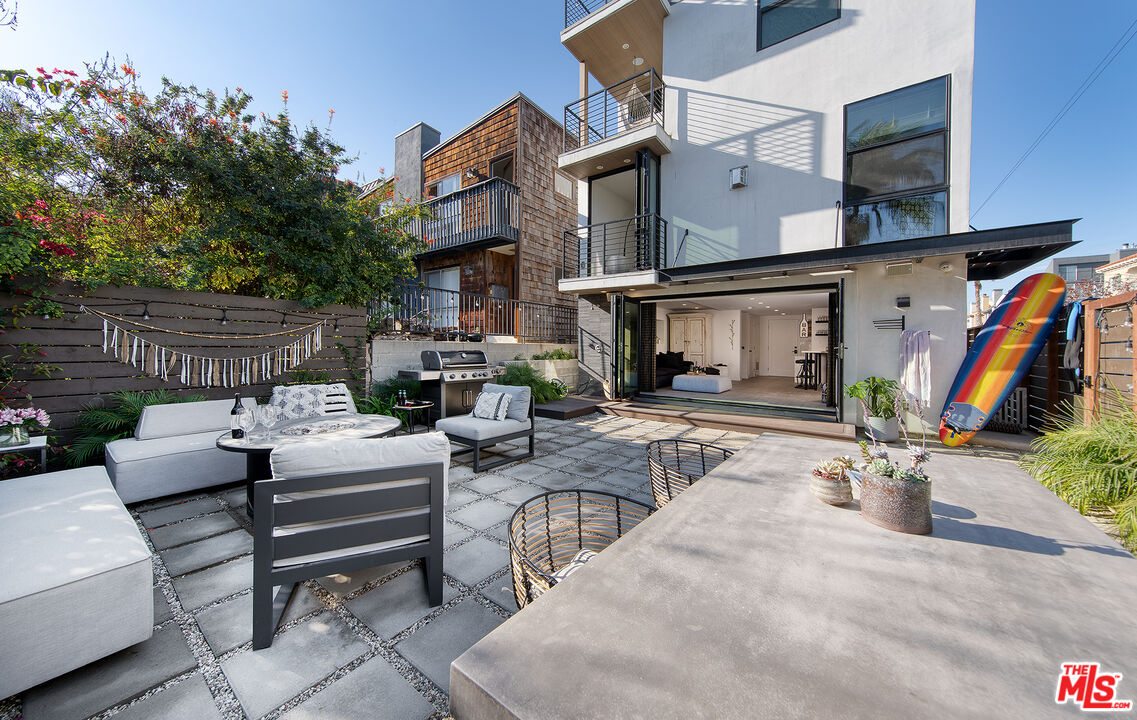 5317 Pacific Ave