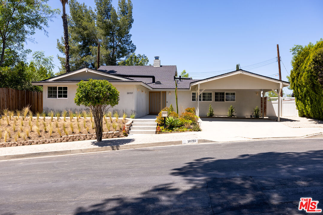 20727 Dolorosa St