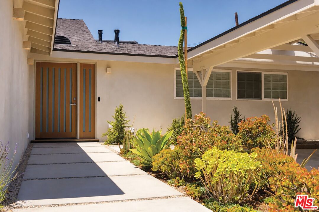 20727 Dolorosa St