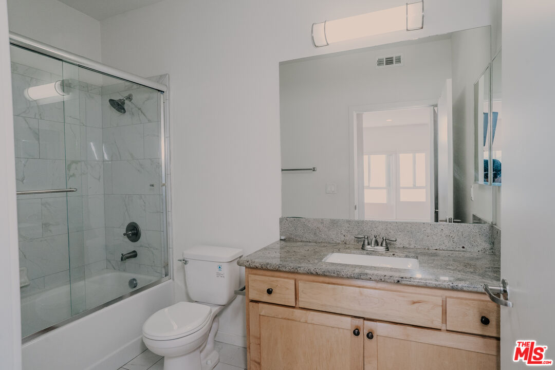 12132 Hart St Unit: 301