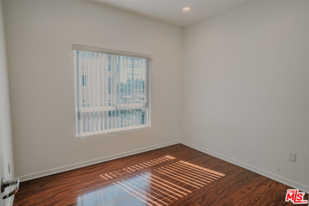 12132 Hart St Unit: 301