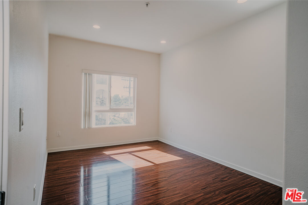 12132 Hart St Unit: 301