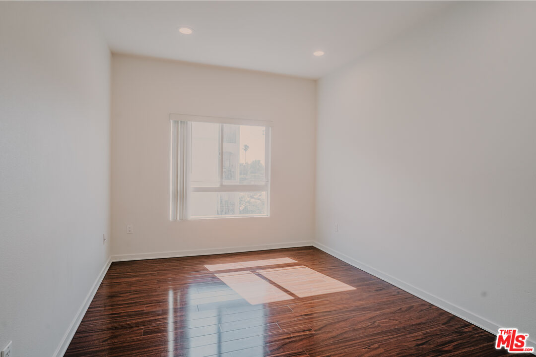 12132 Hart St Unit: 301