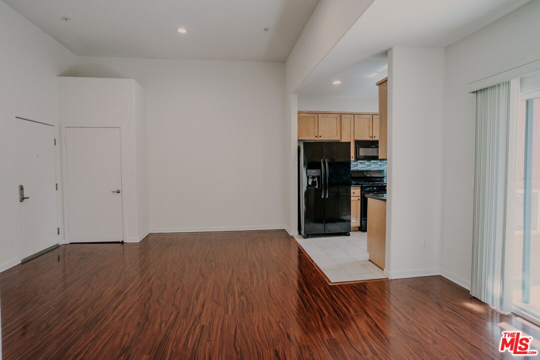 12132 Hart St Unit: 301