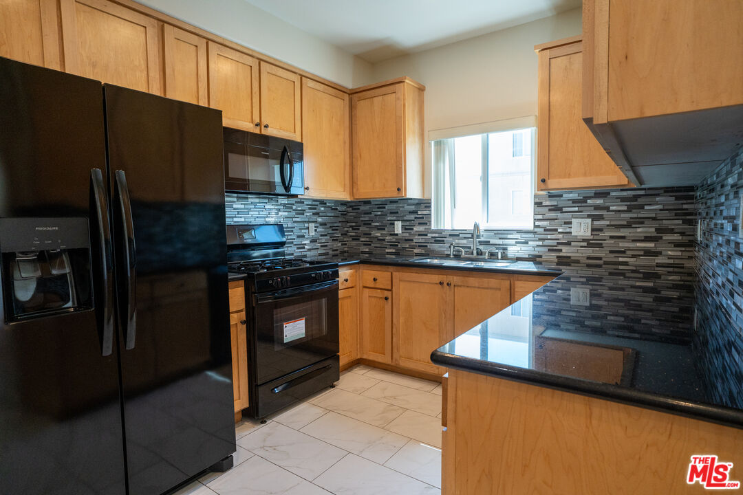 12132 Hart St Unit: 301