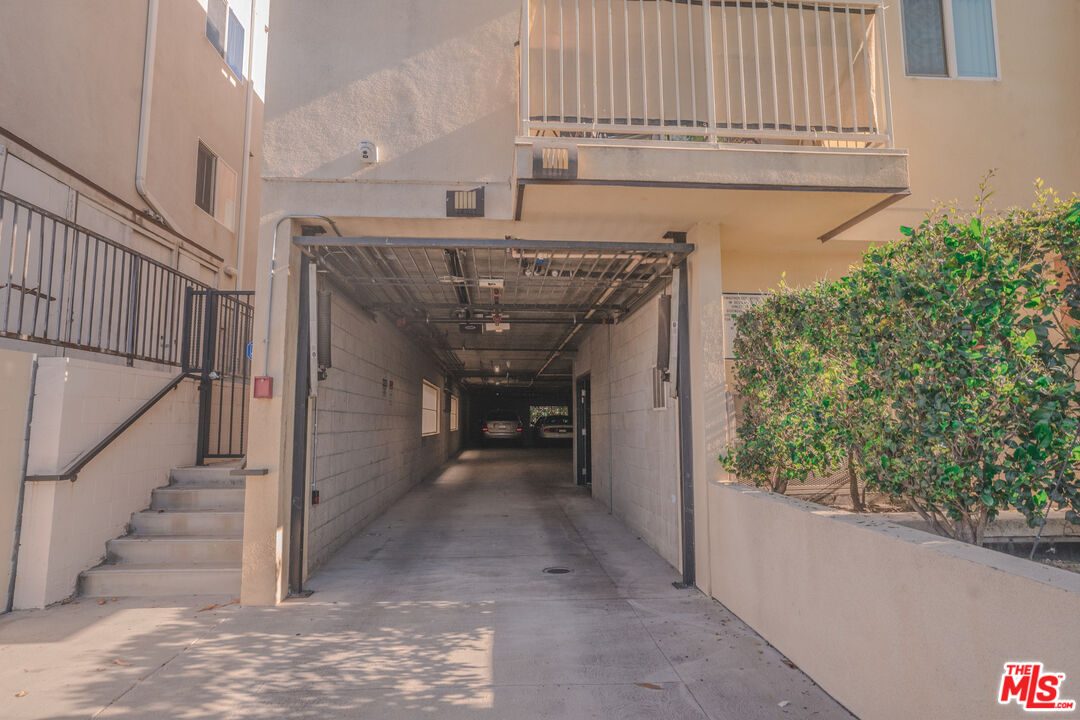 12132 Hart St Unit: 301