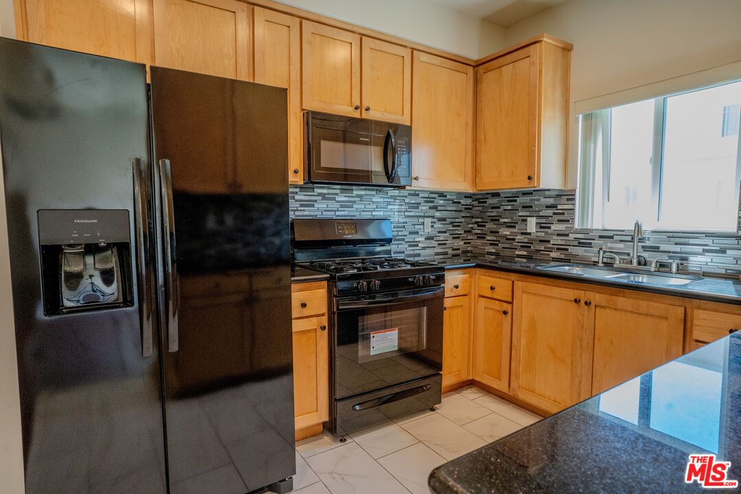 12132 Hart St Unit: 301