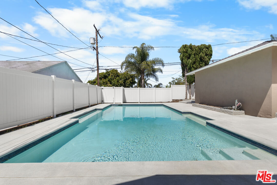 9811 N Cabanas Ave
