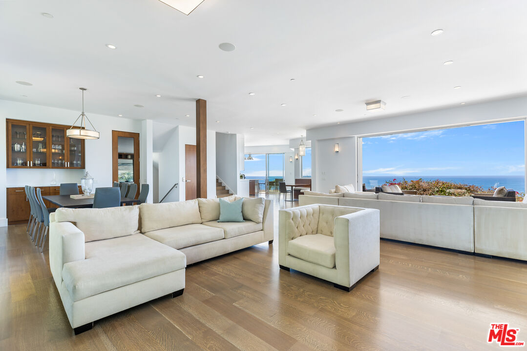 200 Arno WAY