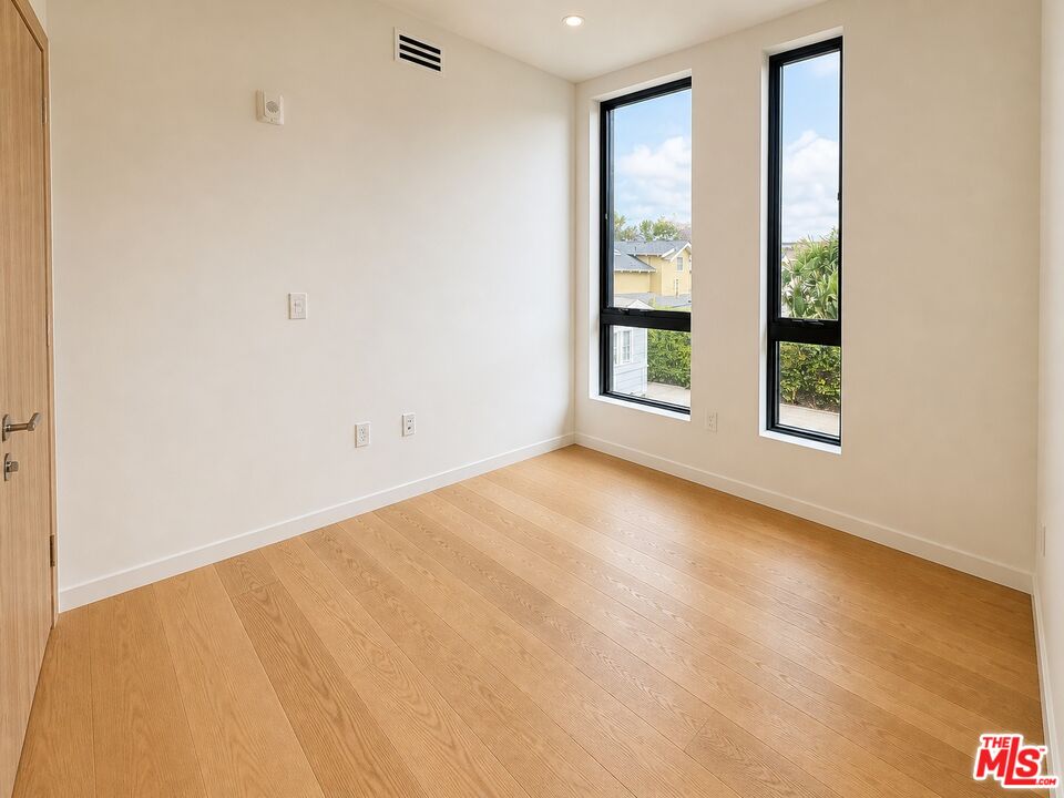 1257 N Detroit St Unit: 202
