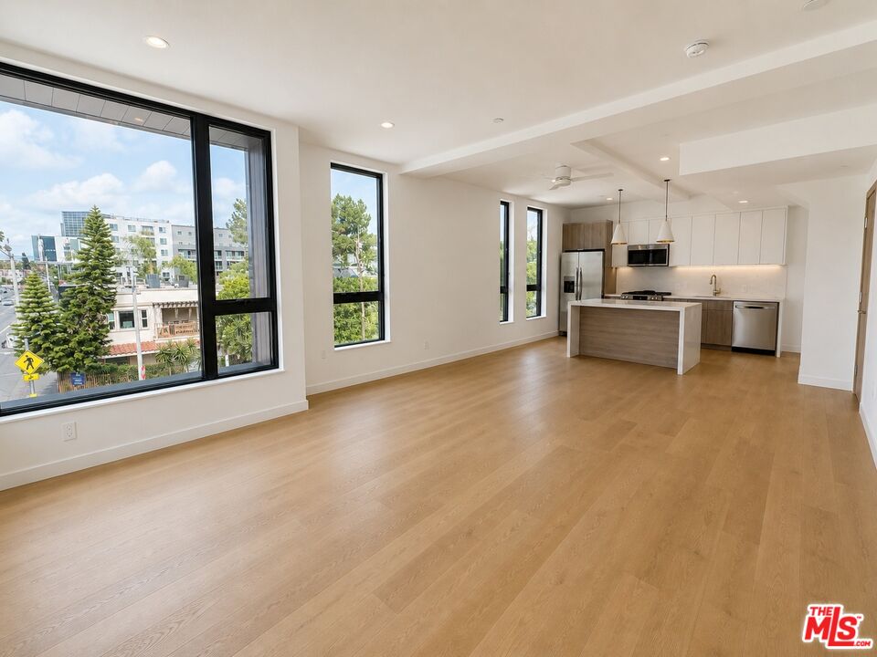 1257 N Detroit St Unit: 301