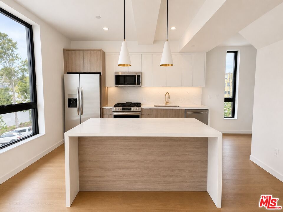 1257 N Detroit St Unit: 301