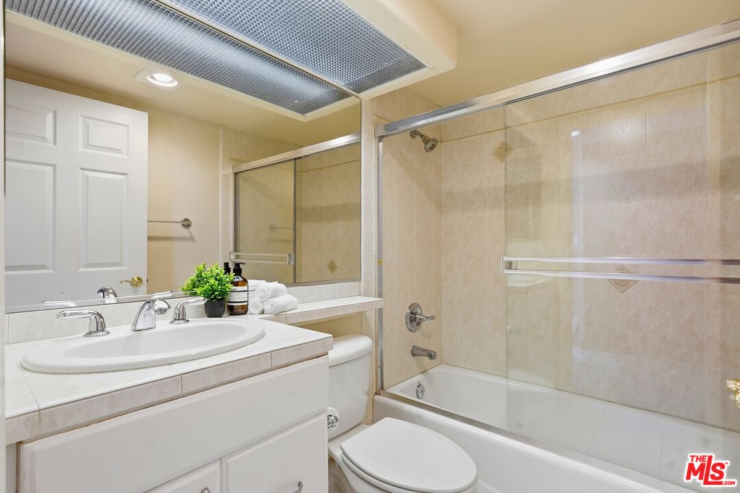 1748 Stoner Ave Unit: 1