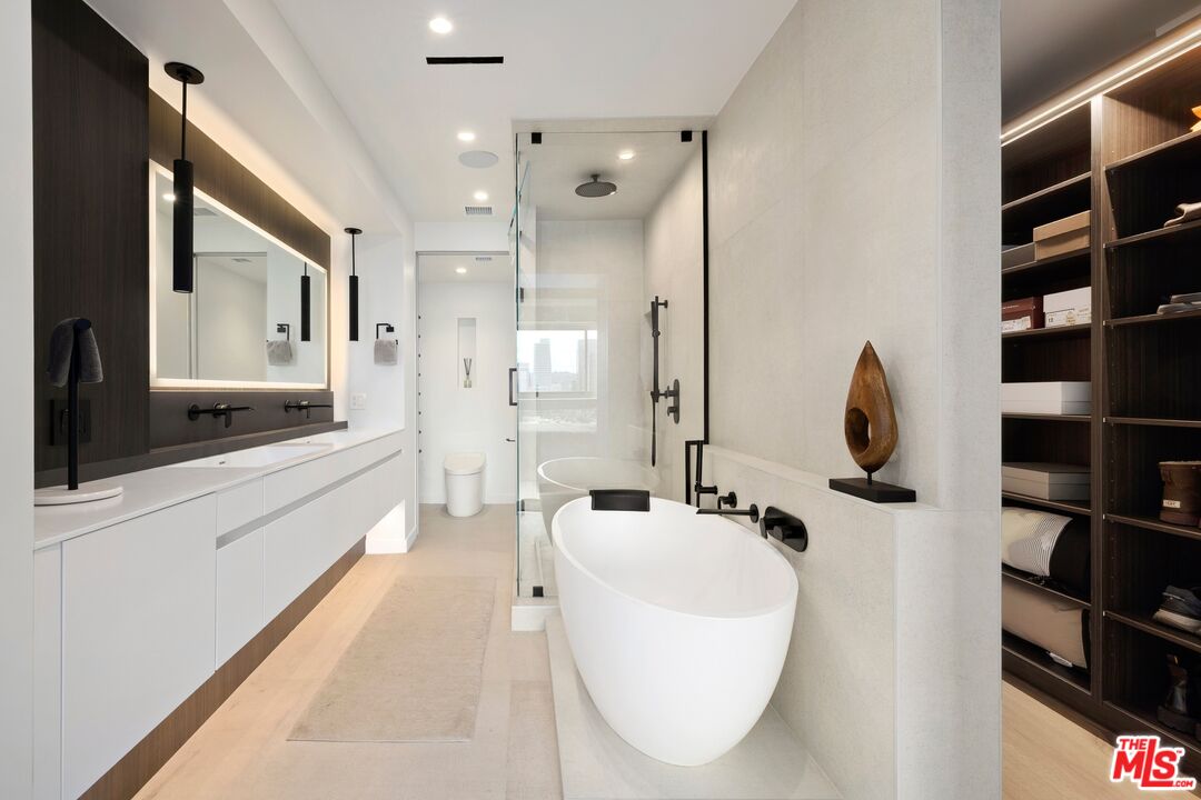2222 Avenue Of The Stars Unit: 2103