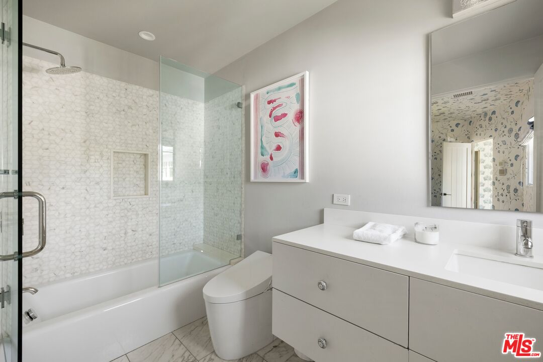521 Amalfi Dr
