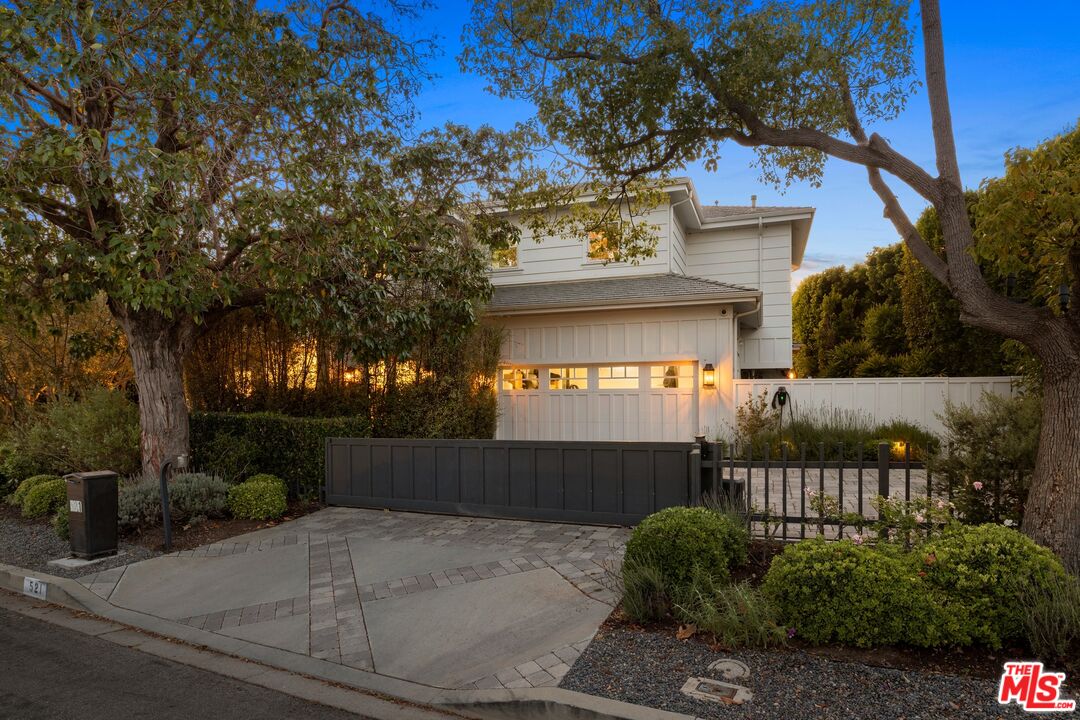 521 Amalfi Dr