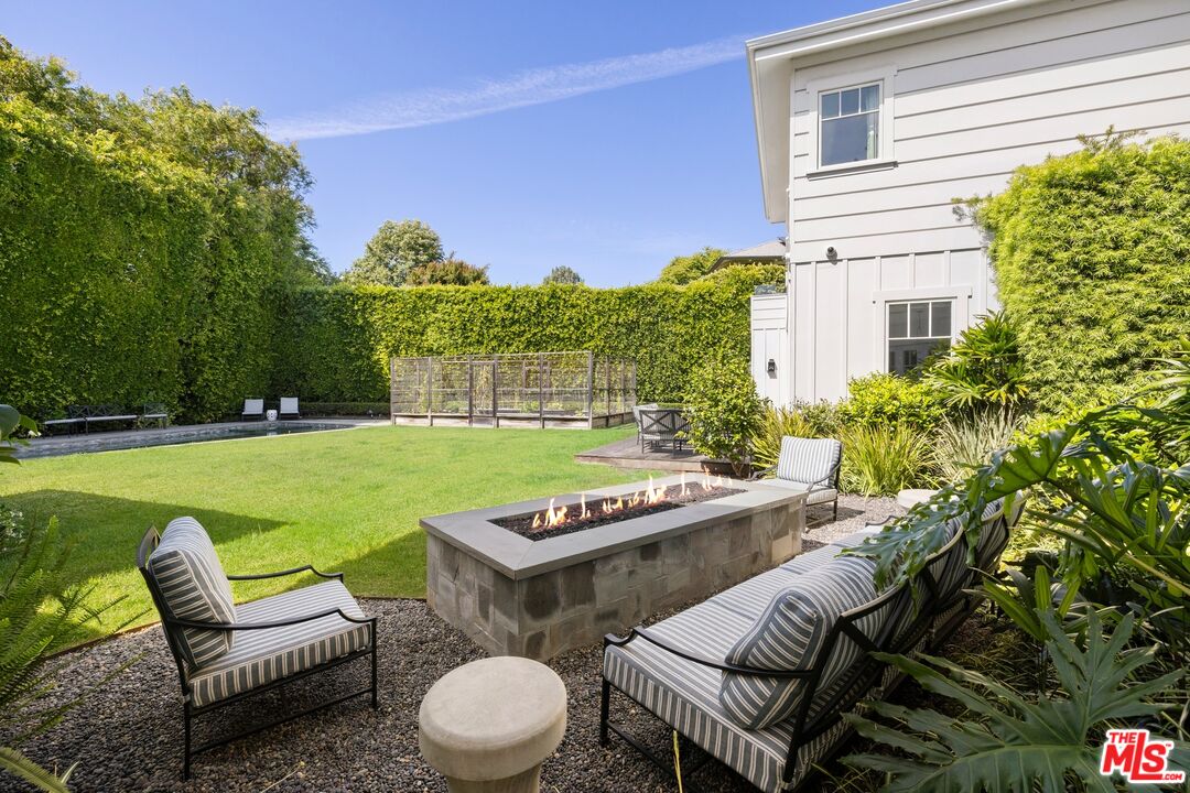 521 Amalfi Dr