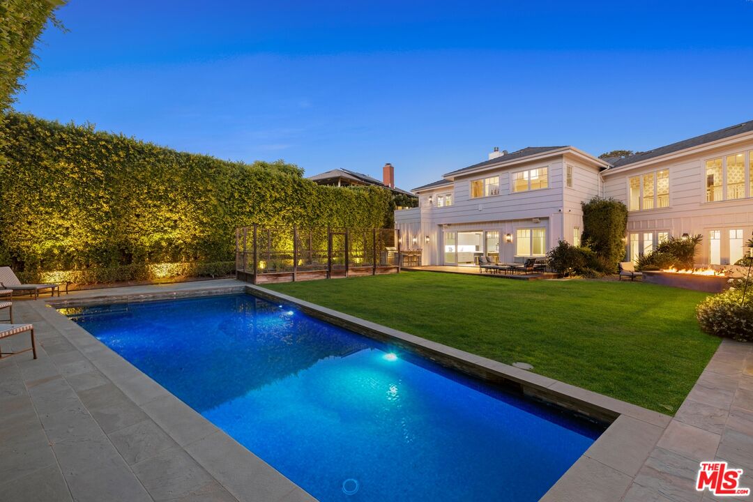 521 Amalfi Dr